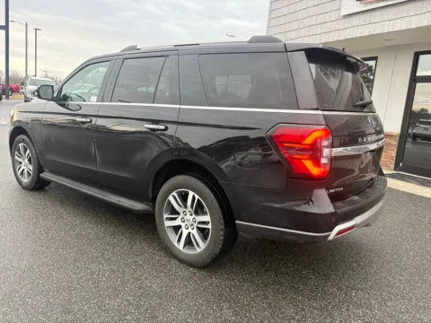More photos of 2024 Ford Expedition Limited at Jerry Hunt Supercenter - Lexington, NC