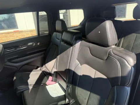 More photos of 2023 Jeep Grand Cherokee L Altitude at Jerry Hunt Supercenter - Lexington, NC