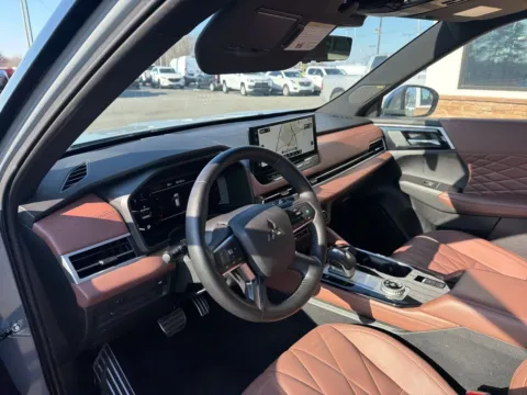 More photos of 2025 Mitsubishi Outlander SEL at Jerry Hunt Supercenter - Lexington, NC