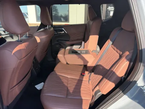 More photos of 2025 Mitsubishi Outlander SEL at Jerry Hunt Supercenter - Lexington, NC