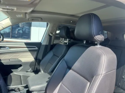 Photos of 2022 Volkswagen Atlas 3.6L V6 SE w/Technology for sale in Lexington, NC at Jerry Hunt Supercenter - Lexington