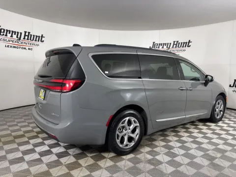 More photos of 2023 Chrysler Pacifica Limited at Jerry Hunt Supercenter - Lexington, NC
