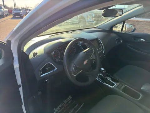 More photos of 2019 Chevrolet Cruze LT at Jerry Hunt Supercenter - Lexington, NC