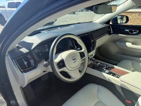 More photos of 2021 Volvo S60 T5 Momentum at Jerry Hunt Supercenter - Lexington, NC