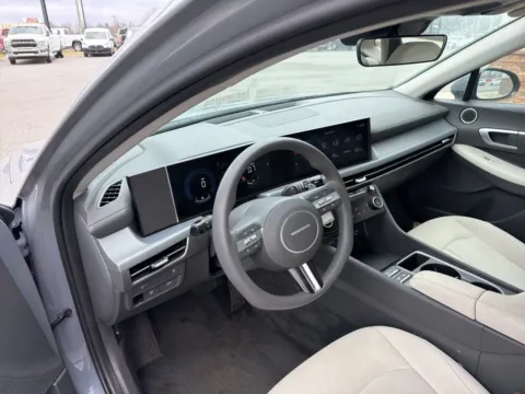 More photos of 2025 Hyundai Sonata SEL at Jerry Hunt Supercenter - Lexington, NC