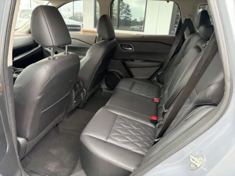 More photos of 2023 Nissan Rogue Platinum at Jerry Hunt Supercenter - Lexington, NC