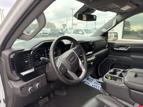 More photos of 2025 GMC Sierra 1500 SLT at Jerry Hunt Supercenter - Lexington, NC