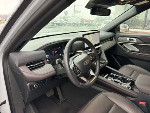 More photos of 2025 Ford Explorer Platinum at Jerry Hunt Supercenter - Lexington, NC