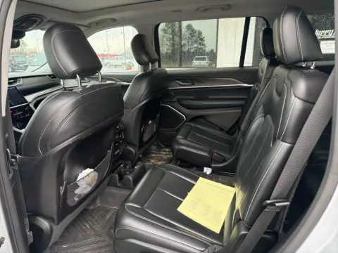 More photos of 2021 Jeep Grand Cherokee L Limited at Jerry Hunt Supercenter - Lexington, NC