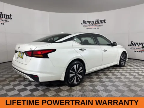 More photos of 2022 Nissan Altima 2.5 SV at Jerry Hunt Supercenter - Lexington, NC