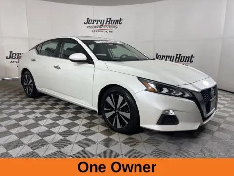 More photos of 2022 Nissan Altima 2.5 SV at Jerry Hunt Supercenter - Lexington, NC