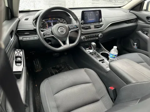 More photos of 2022 Nissan Altima 2.5 SV at Jerry Hunt Supercenter - Lexington, NC