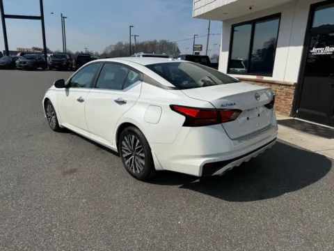 More photos of 2023 Nissan Altima 2.5 SV at Jerry Hunt Supercenter - Lexington, NC