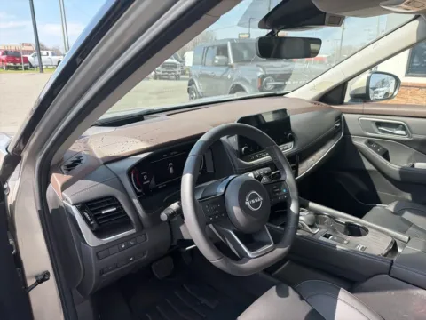 More photos of 2023 Nissan Rogue Platinum at Jerry Hunt Supercenter - Lexington, NC