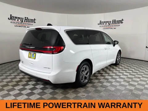 More photos of 2024 Chrysler Pacifica Limited at Jerry Hunt Supercenter - Lexington, NC