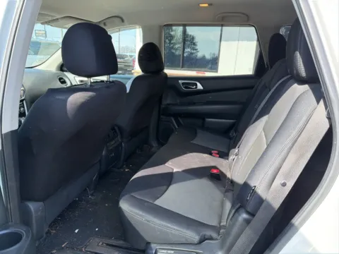 More photos of 2019 Nissan Pathfinder SV at Jerry Hunt Supercenter - Lexington, NC