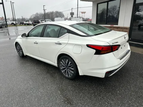 More photos of 2023 Nissan Altima 2.5 SV at Jerry Hunt Supercenter - Lexington, NC