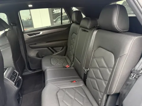 More photos of 2025 Volkswagen Atlas Cross Sport 2.0T SE w/Technology at Jerry Hunt Supercenter - Lexington, NC