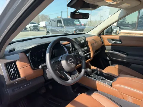 More photos of 2024 Nissan Pathfinder Platinum at Jerry Hunt Supercenter - Lexington, NC