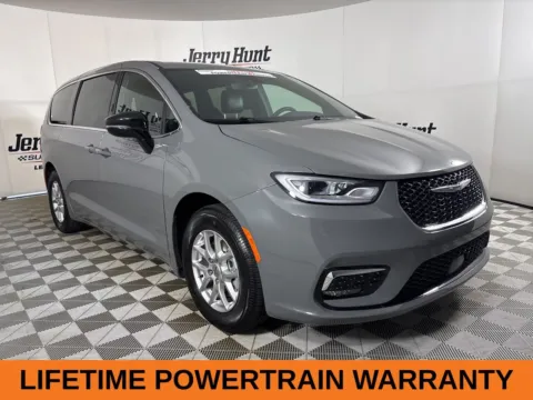 More photos of 2025 Chrysler Pacifica Select at Jerry Hunt Supercenter - Lexington, NC