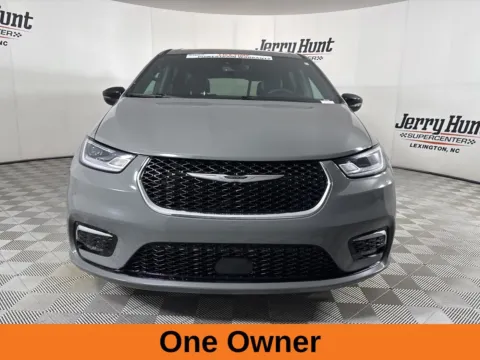 More photos of 2025 Chrysler Pacifica Select at Jerry Hunt Supercenter - Lexington, NC