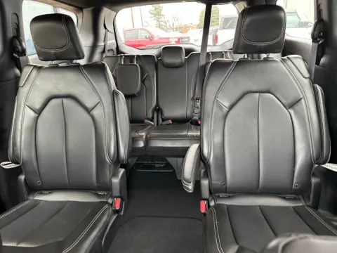 More photos of 2025 Chrysler Pacifica Select at Jerry Hunt Supercenter - Lexington, NC