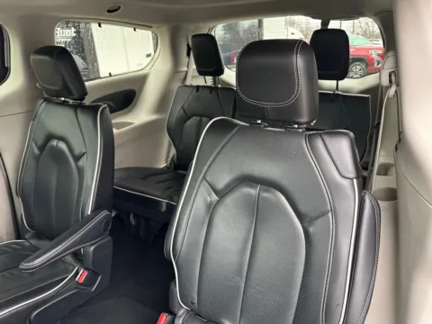 More photos of 2024 Chrysler Pacifica Limited at Jerry Hunt Supercenter - Lexington, NC