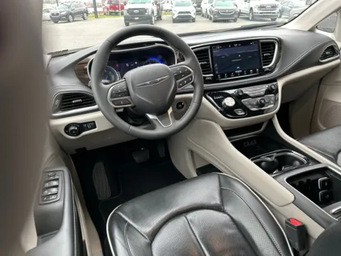 More photos of 2024 Chrysler Pacifica Limited at Jerry Hunt Supercenter - Lexington, NC