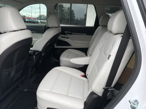 More photos of 2024 Kia Telluride S at Jerry Hunt Supercenter - Lexington, NC
