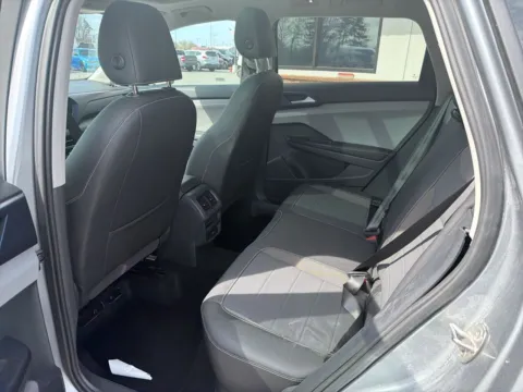 More photos of 2024 Volkswagen Taos 1.5T SE at Jerry Hunt Supercenter - Lexington, NC