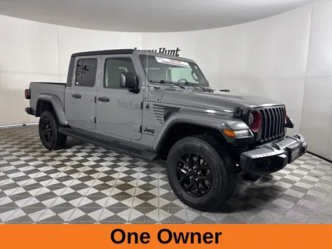 More photos of 2022 Jeep Gladiator Altitude at Jerry Hunt Supercenter - Lexington, NC