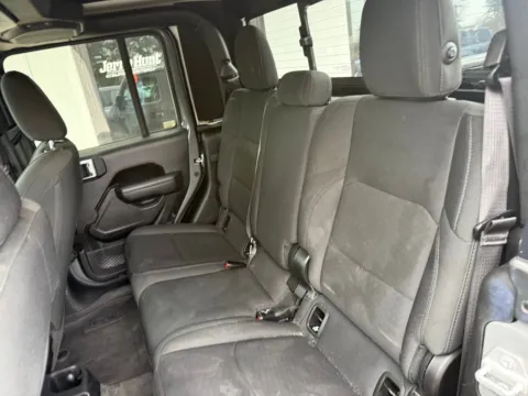 More photos of 2022 Jeep Gladiator Altitude at Jerry Hunt Supercenter - Lexington, NC