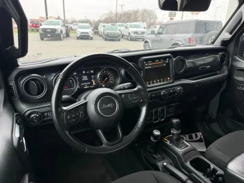More photos of 2022 Jeep Gladiator Altitude at Jerry Hunt Supercenter - Lexington, NC