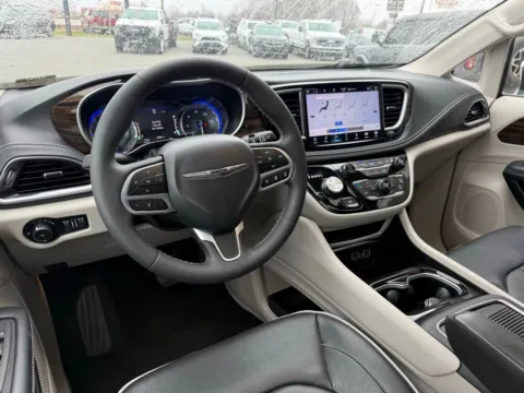 More photos of 2023 Chrysler Pacifica Limited at Jerry Hunt Supercenter - Lexington, NC