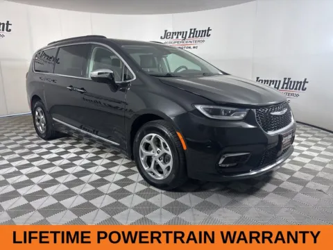 More photos of 2023 Chrysler Pacifica Limited at Jerry Hunt Supercenter - Lexington, NC