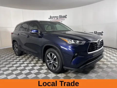 More photos of 2020 Toyota Highlander XLE at Jerry Hunt Supercenter - Lexington, NC