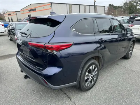 More photos of 2020 Toyota Highlander XLE at Jerry Hunt Supercenter - Lexington, NC