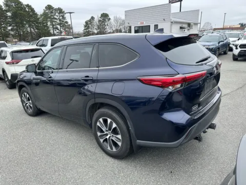 More photos of 2020 Toyota Highlander XLE at Jerry Hunt Supercenter - Lexington, NC