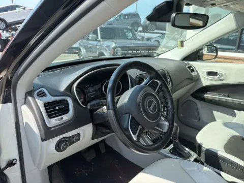 More photos of 2020 Jeep Compass Latitude at Jerry Hunt Supercenter - Lexington, NC