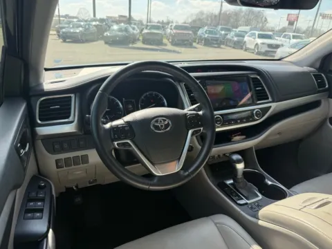 More photos of 2019 Toyota Highlander at Jerry Hunt Supercenter - Lexington, NC