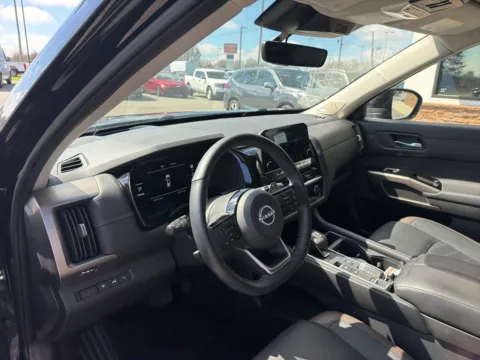 More photos of 2024 Nissan Pathfinder Platinum at Jerry Hunt Supercenter - Lexington, NC