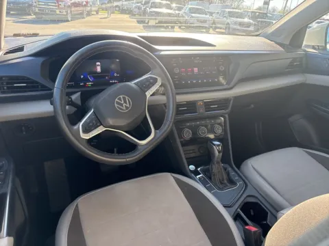 More photos of 2023 Volkswagen Taos 1.5T SE at Jerry Hunt Supercenter - Lexington, NC