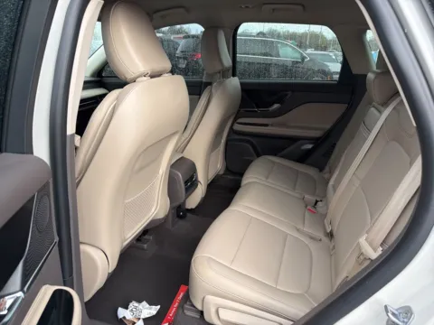 More photos of 2024 Lincoln Corsair Premiere at Jerry Hunt Supercenter - Lexington, NC