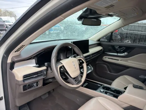 More photos of 2024 Lincoln Corsair Premiere at Jerry Hunt Supercenter - Lexington, NC