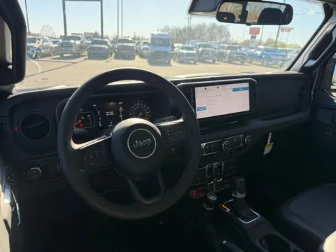 More photos of 2024 Jeep Gladiator Rubicon at Jerry Hunt Supercenter - Lexington, NC