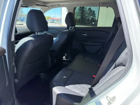 More photos of 2023 Nissan Rogue Platinum at Jerry Hunt Supercenter - Lexington, NC