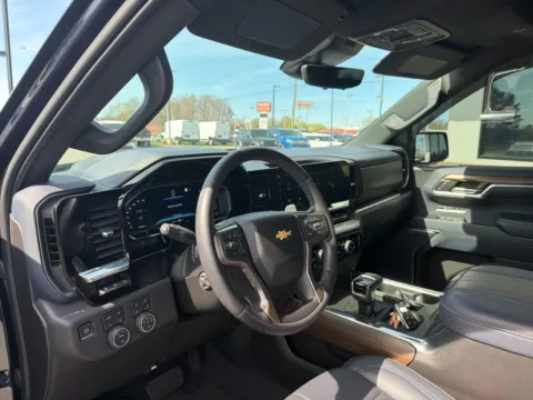 More photos of 2023 Chevrolet Silverado 1500 High Country at Jerry Hunt Supercenter - Lexington, NC