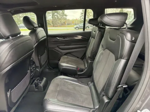 More photos of 2023 Jeep Grand Cherokee L Altitude at Jerry Hunt Supercenter - Lexington, NC