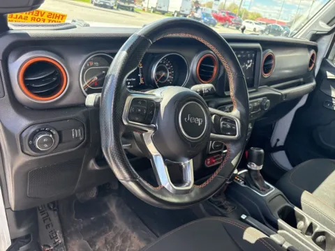More photos of 2023 Jeep Gladiator Mojave at Jerry Hunt Supercenter - Lexington, NC