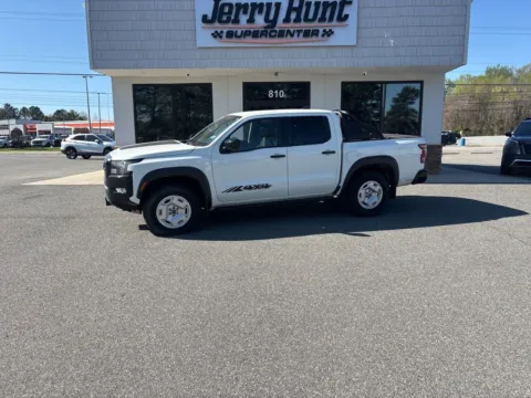 White 2024 Nissan Frontier SV for sale in Lexington, NC